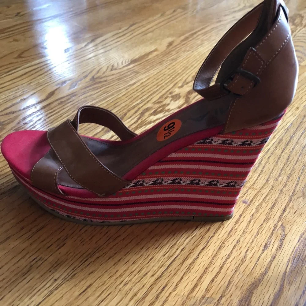 MIA Aztec Print Wedge Sandal